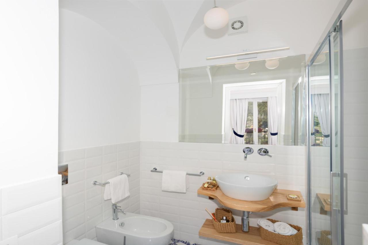 Deluxe Suite with Spa Bath,1091069601:JPEG